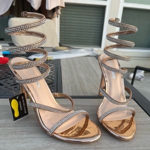 NWT Fashion Nova Rose Gold Yassi Jeweled Heels Women’s Size 6